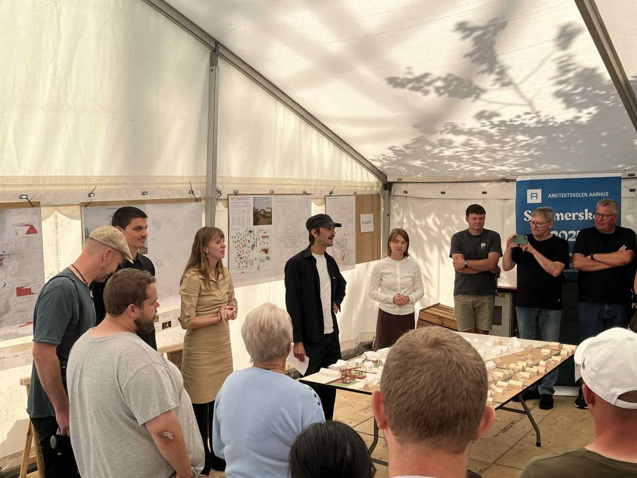 Snedsted, Malene og gruppen fremviser projekt